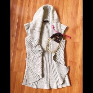 Lightly worn 🌸CHAUNDRY draped over shrug cardigan